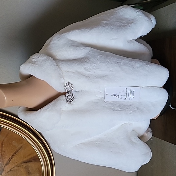 New! WAIT FOR YOU Winter White Faux Rex Rabbit Chinchilla Fur Wrap Stole Jacket. - Picture 1 of 11